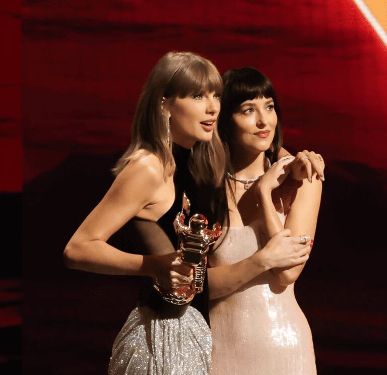 Taylor Swift y Dakota Johnson juntas en los MTV VMAs 2026